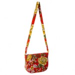 Punainen kukikaslaukku