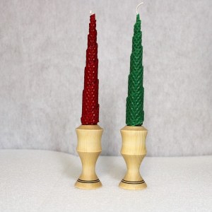 Mehiläisvahakynttilä jalalla