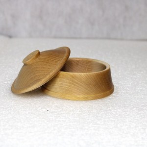 Korurasia  - Puinen rasia kannella