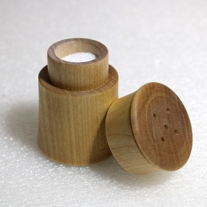 Suolasirotin koivupuusta