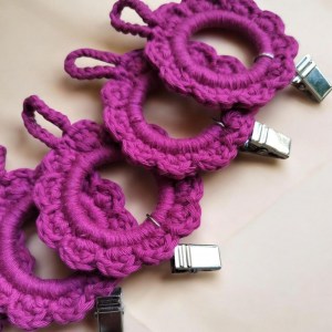 Virkattu pyyheripustin